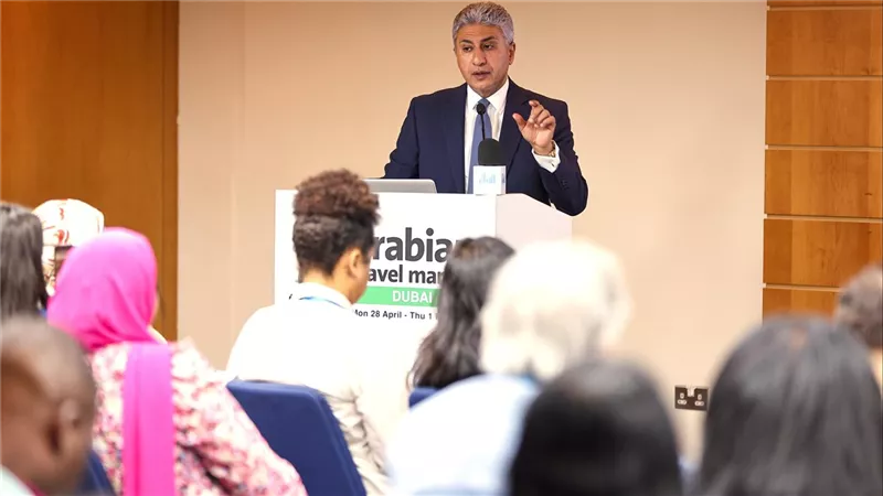 بحضور 100 صحفي وإعلامي… مؤتمر صحفي لوزير السياحة والآثار في دبي