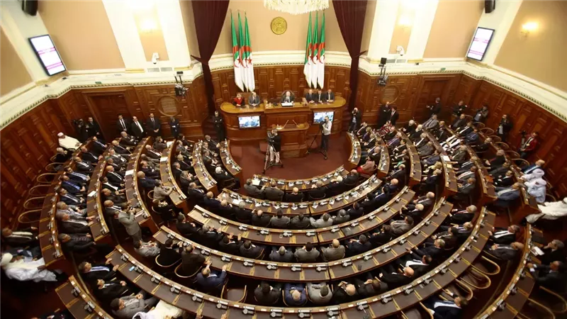 الجزائر تشرع في مناقشة قانون «التعبئة العامة» وسط تصاعد التوتر مع دول الجوار