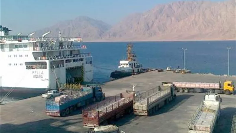 إعادة فتح ميناء نويبع البحرى وانتظام الحركة الملاحية بموانئ البحر الأحمر 