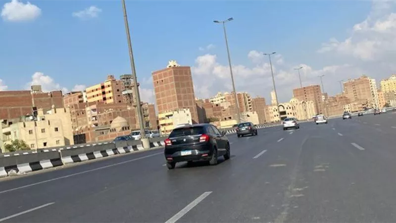 هدوء مروري في القاهرة والجيزة مع انطلاق الأسبوع.. المرور يكثف تواجده بالمحاور