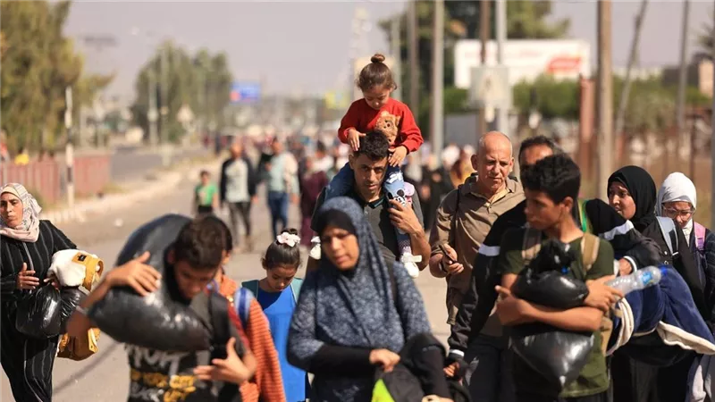 الحياة هنا أصبحت صعبة.. الاحتلال يوسع أوامر الإخلاء بغزة