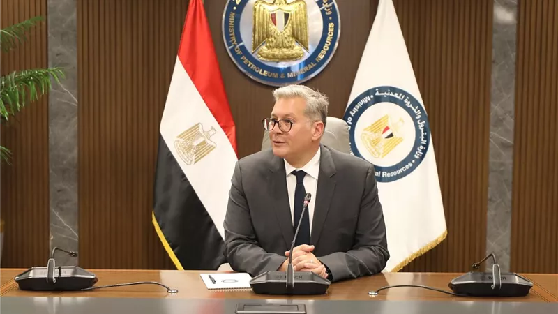 وزير البترول يبحث مع النقابة العامة للمناجم والمحاجر سبل تطوير قطاع التعدين 