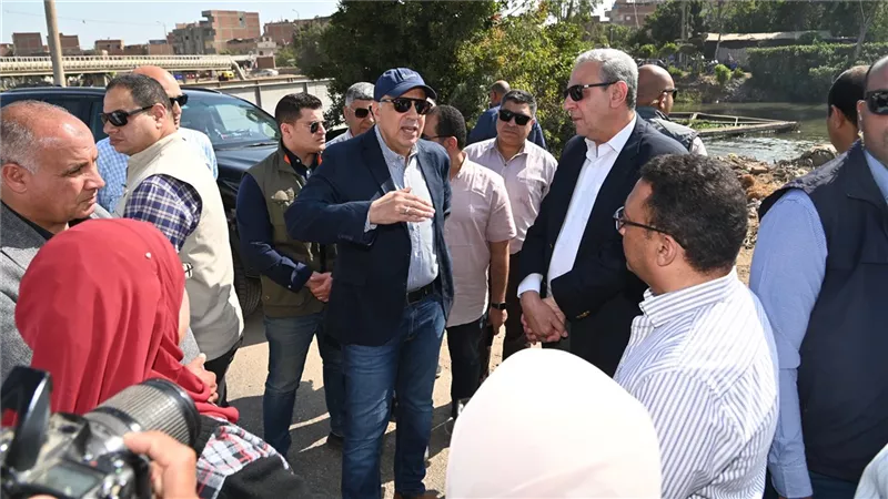 في زيارة مفاجئة.. وزير الري يتفقد الترع والمجاري المائية بالغربية 