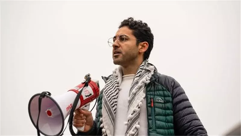 قاضٍ أمريكي يأمر بالإفراج عن طالب فلسطيني اعتُقل أثناء مقابلة تجنيس