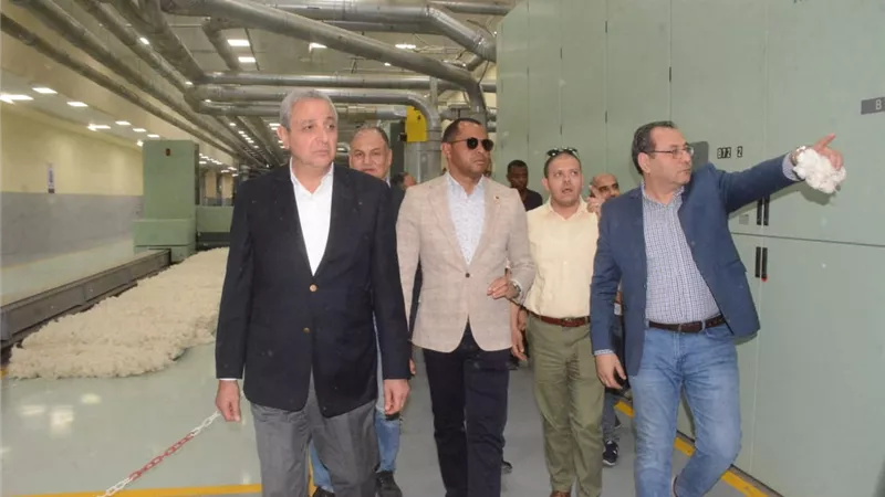وزير زراعة مدغشقر يتفقد مصانع غزل المحلة ويشيد بالنموذج المصري