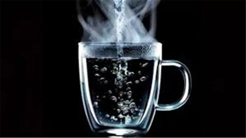 كوب ماء على الريق.. رشاقة ونشاط وفوائد عديدة