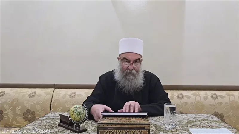 شيخ الدروز يهاجم حكومة الشرع ويدعو المجتمع الدولي لحماية المدنيين 