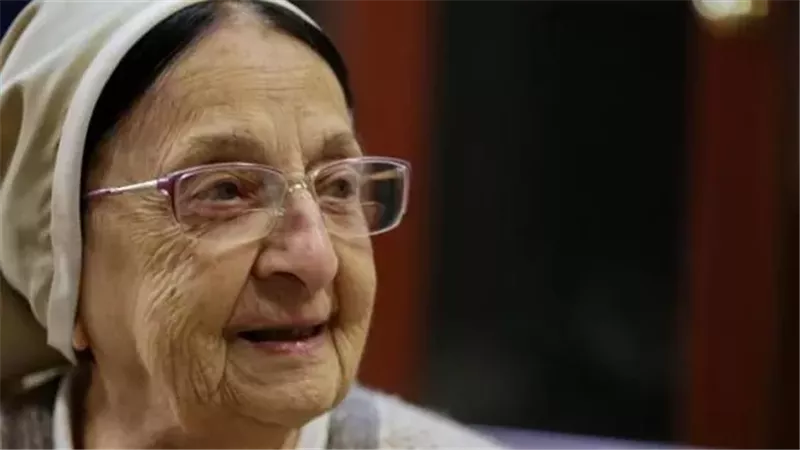 116 عامًا من الحياة والإيمان.. كيف أبهرت إينا لوكاس الجميع بتحدي الزمن؟