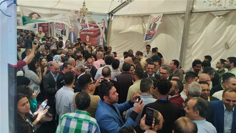 زحام كثيف وطوابير للتسجيل فى الجمعية العمومية بنقابة الصحفيين
