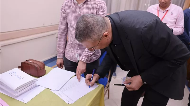 عمرو الليثي يدلي بصوته في انتخابات نقابة الصحفيين