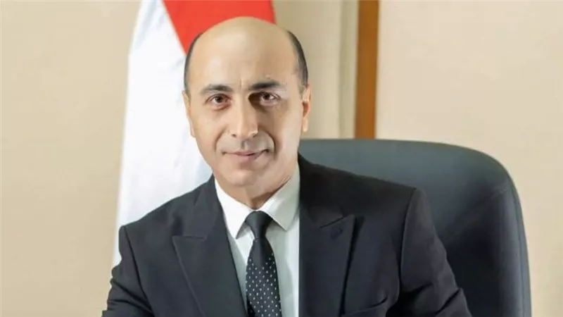 رئيس جامعة دمنهور يخصص رقم واتساب لتعزيز التواصل وتلقي الشكاوى والمقترحات