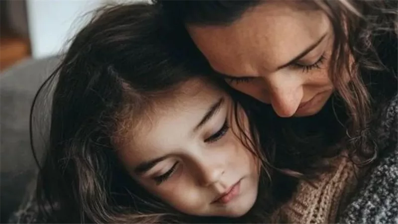 بعد حوادث الاعتداء على الأطفال.. طبيب يقدم روشتة لحماية الأبناء