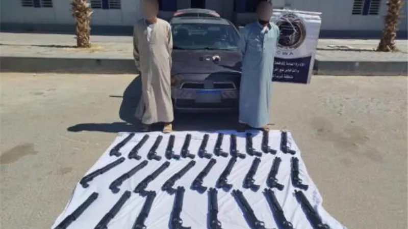 القبض على عصابة خطيرة لتهريب الأسلحة بمطروح ومضبوطات بـ800 ألف جنيه