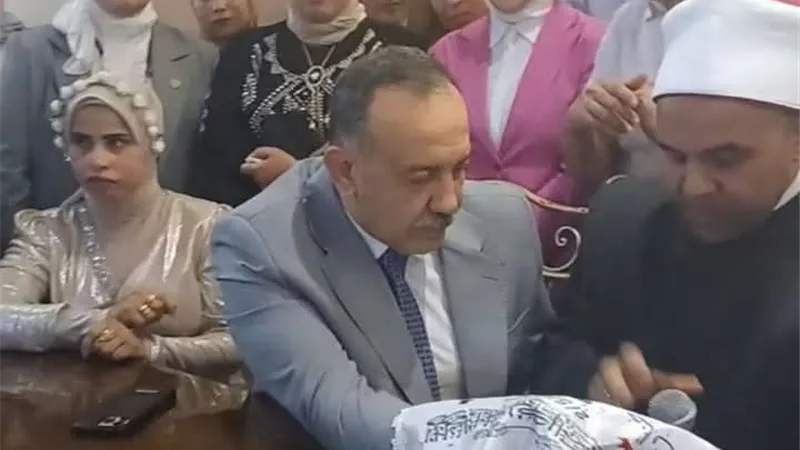 لفتة إنسانية.. محافظ أسيوط وكيلأ لعروس يتيمة ويتكفل بزفافها