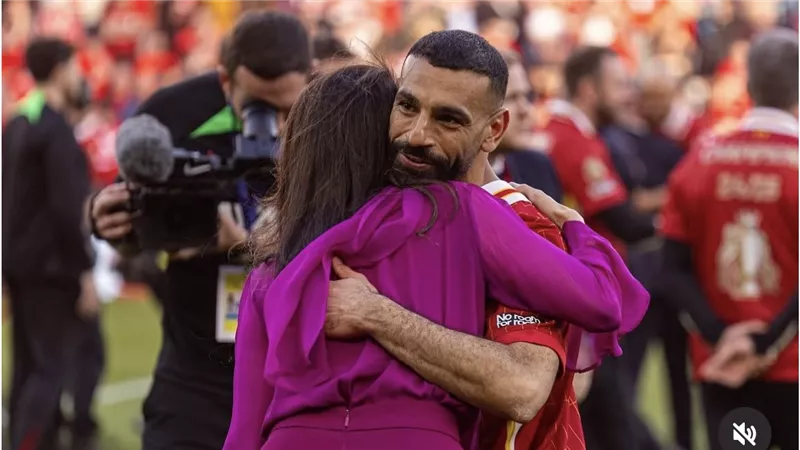 صورة محمد صلاح مع زوجة مالك ليفربول تُشعل مواقع التواصل