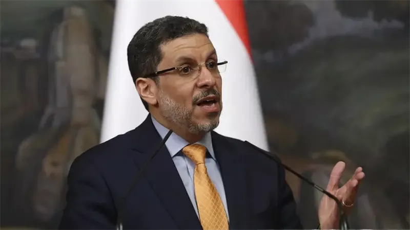 رئيس وزراء الحكومة اليمنية أحمد عوض بن مبارك يقدم استقالته نهائية