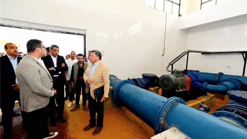 وزير الإسكان يتابع تنفيذ مشروع رافع مياه السخنة لتغذية مدينة السلام 1و2