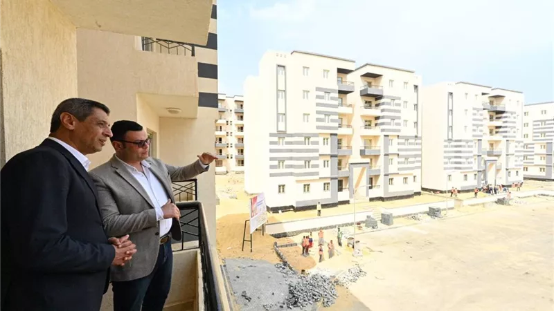 ضمن الـ 400 ألف شقة.. «الشربيني» يتفقد مشروع الإسكان الحر بالسويس الجديدة