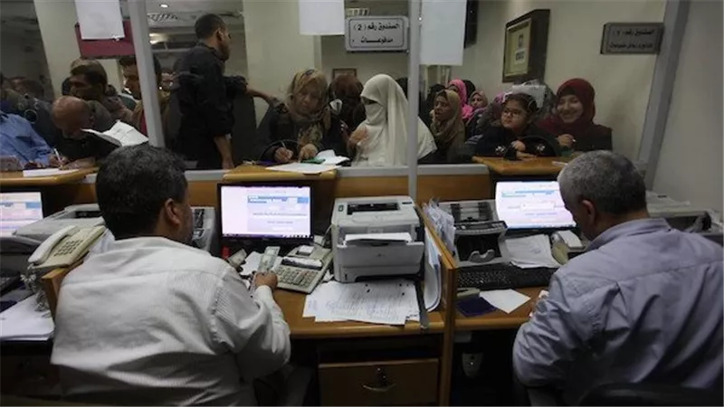 بعد إصدار قانون العمل الجديد.. 10 حقوق جديدة للموظف المصري في 2025 
