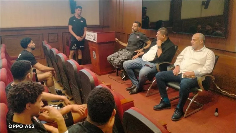 جلسة تحفيزية لمنتخب شباب اليد قبل المشاركة في كأس العرب بالكويت