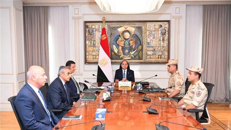 الرئيس السيسي يجتمع مع وزير الزراعة ومدير الأكاديمية العسكرية المصرية
