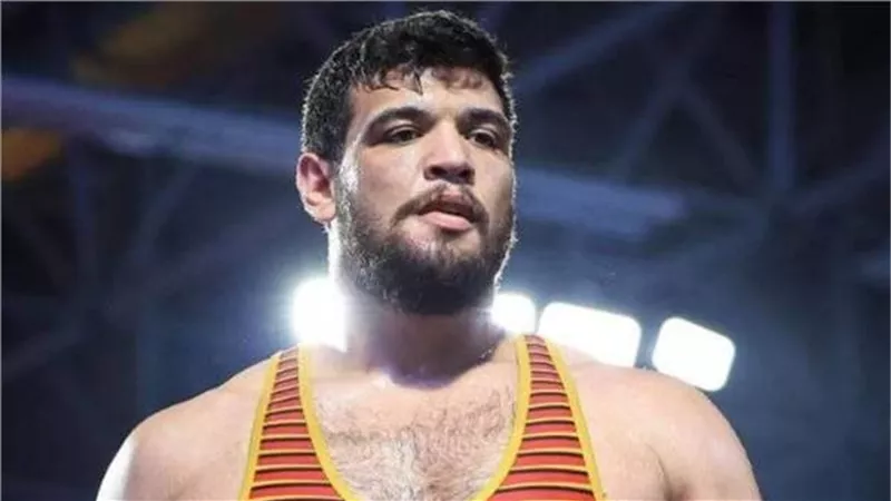 عبد اللطيف منيع يتوج بذهبية بطولة أفريقيا للمصارعة