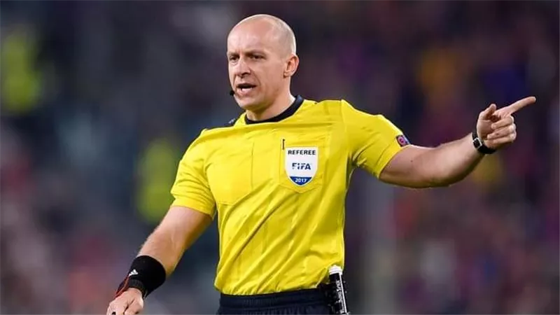 مارشينياك حكما لمواجهة إنتر وبرشلونة فى إياب نصف نهائي دوري أبطال أوروبا 