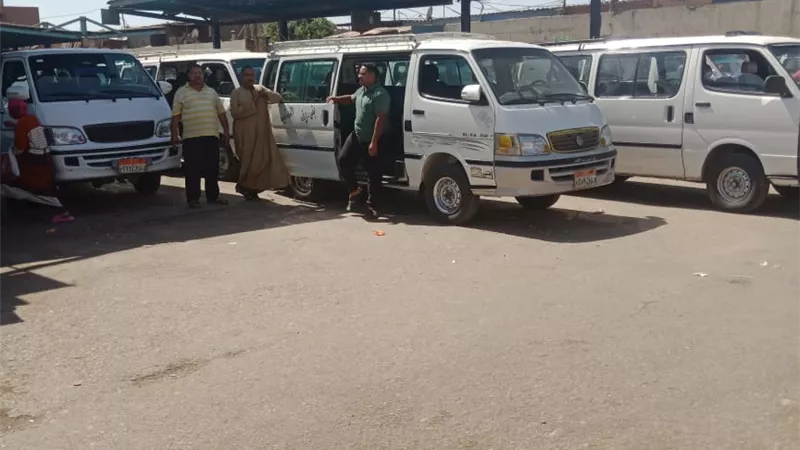 محافظ بني سويف يشدد على استمرار المتابعات الميدانية لضبط منظومة العمل بالمواقف