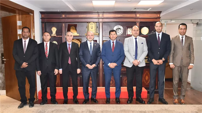 وزير الشباب والرياضة أشرف صبحي يستقبل رئيس الاتحاد الدولي للسلاح ويكرّمه
