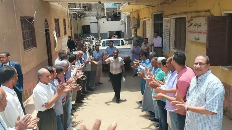 بعد انتدابه لمدينة قوص.. محلية الوقف بقنا تودع نائب رئيس المركز بممر شرفي