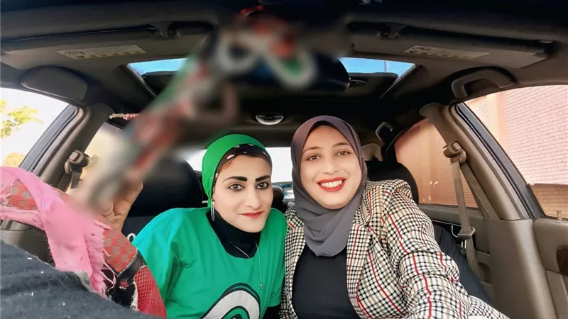 زيزي تحدت إعاقتها بتنس الطاولة ودشنت مبادرة لتعليم ذوي الهمم القيادة