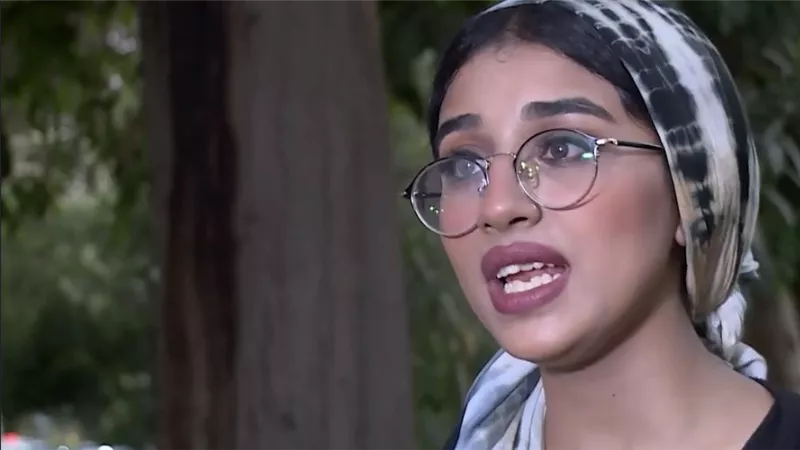 من مطربة الشارع لمؤذنة في الجامع.. البلوجر منه قدري بين الإعتزال والجدل