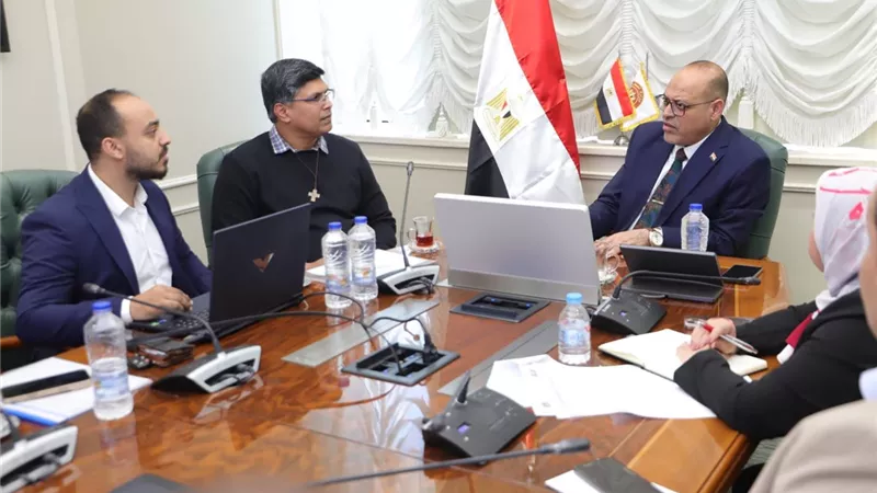وزير العمل يناقش مع وفد «الساليزيان» تفعيل المنح المجانية للخريجين