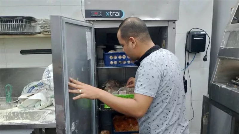 صحة المنيا تُحكم قبضتها على الأسواق.. 528 مخالفة و1.5 طن أغذية فاسدة