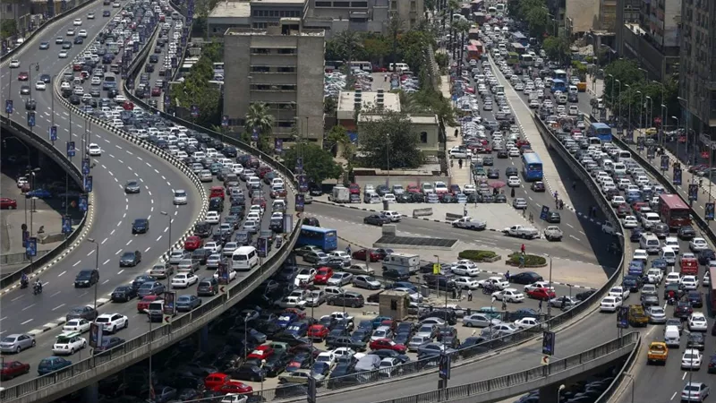 تباطؤ مروري في شوارع القاهرة والجيزة خلال الذروة الصباحية