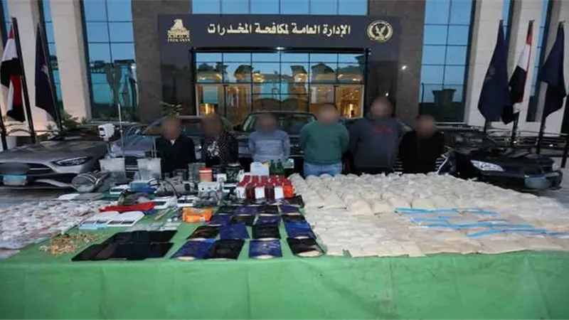 عصابة الحشيش الصناعي.. 1.5 مليار جنيه قيمة المضبوطات و26 متهماً وراء القضبان