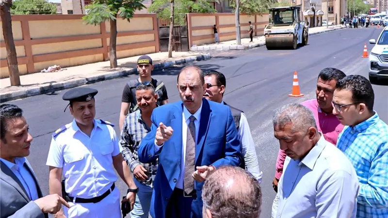 بالصور.. محافظ سوهاج يتفقد أعمال الرصف والتطوير بمدينة المراغة