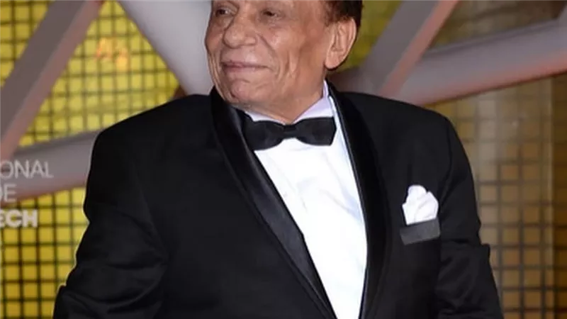 محمد عشوب: «عادل إمام عمره ما أذى حد ونجاحه بسبب رضا أمه».. فيديو