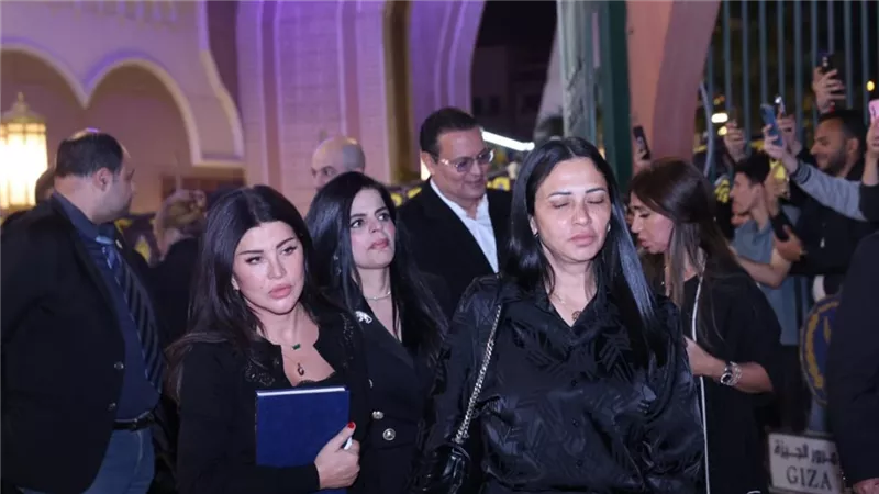 نجوم الفن والإعلام يقدمون واجب العزاء فى وليد مصطفي رئيس مجلس أمناء القاهرة 24