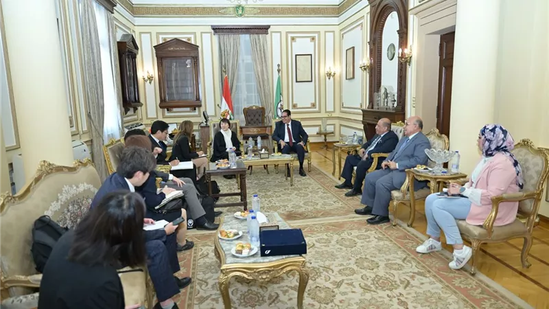 رئيس جامعة القاهرة يبحث سبل التعاون العلمي مع وزيرة التعليم اليابانية 