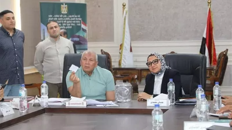 محافظ الوادي الجديد: تخصيص أراضي مجانية لمبادرات بيع السلع بأسعار مخفضة