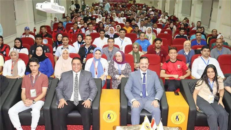 بناء الوعي الوطني ومواجهة التطرف على طاولة الملتقى الحوارى بمعهد إعداد القادة