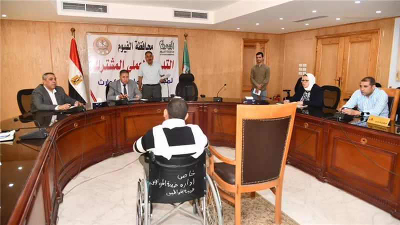مساعدات مالية ومعاشات.. توجيهات عاجلة من محافظ الفيوم يحل شكاوى المواطنين
