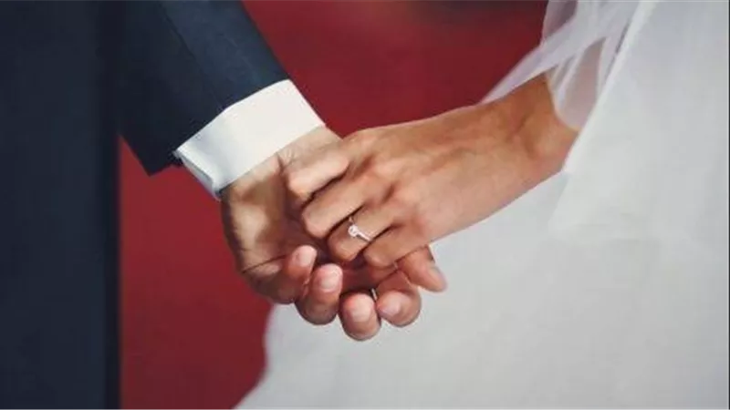 دار الإفتاء توضح الحكم الشرعي.. كيف يكون بر الزوجة بعد وفاتها؟