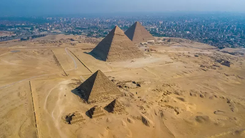 لأول مرة.. طائرات مقاتلة صينية تحلق فوق الأهرامات في مناورة عسكرية مشتركة