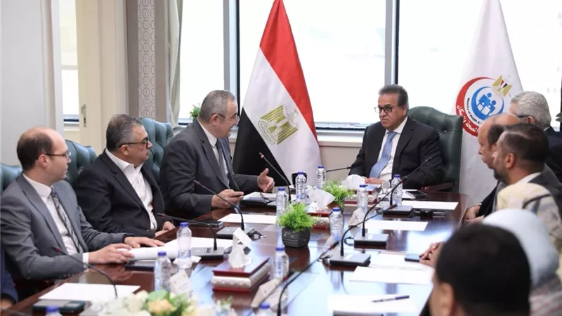 وزير الصحة يوجه بتعزيز برامج تدريب الأطباء المقيمين والتعاون مع المستشفيات 