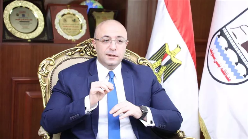 محافظ بني سويف يتابع تنفيذ وتكليفات بشأن الحلول والاستجابة للشكاوى 