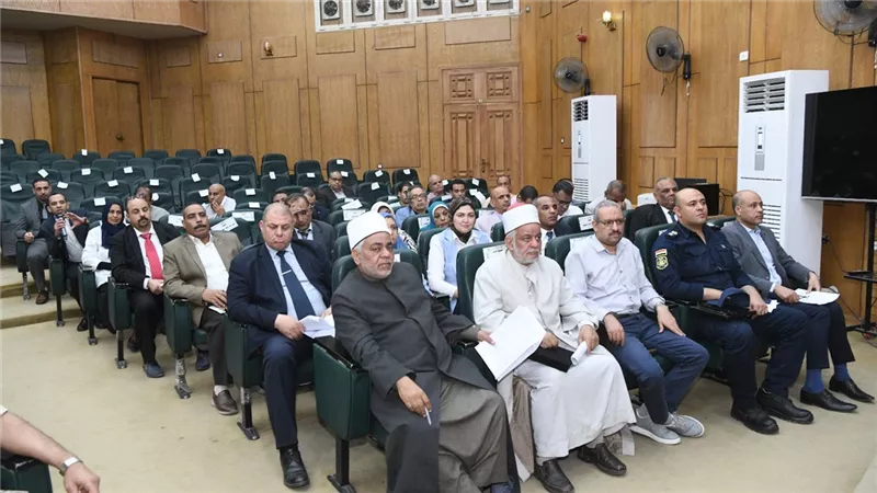محافظ قنا يترأس اجتماعًا تنفيذيًا موسعًا لمتابعة مشروعات التنمية |صور