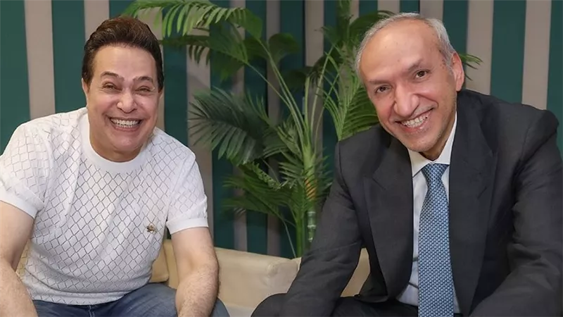 بعد الكينج وأحمد سعد .. حكيم يتعاقد مع شركة «روتانا » 