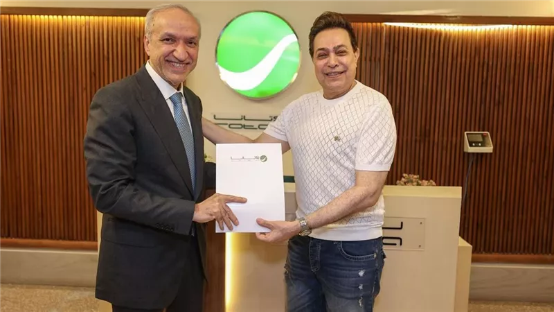 سنقدم أعمالا مميزة .. أول تعليق من حكيم بعد تعاقده مع روتانا 
